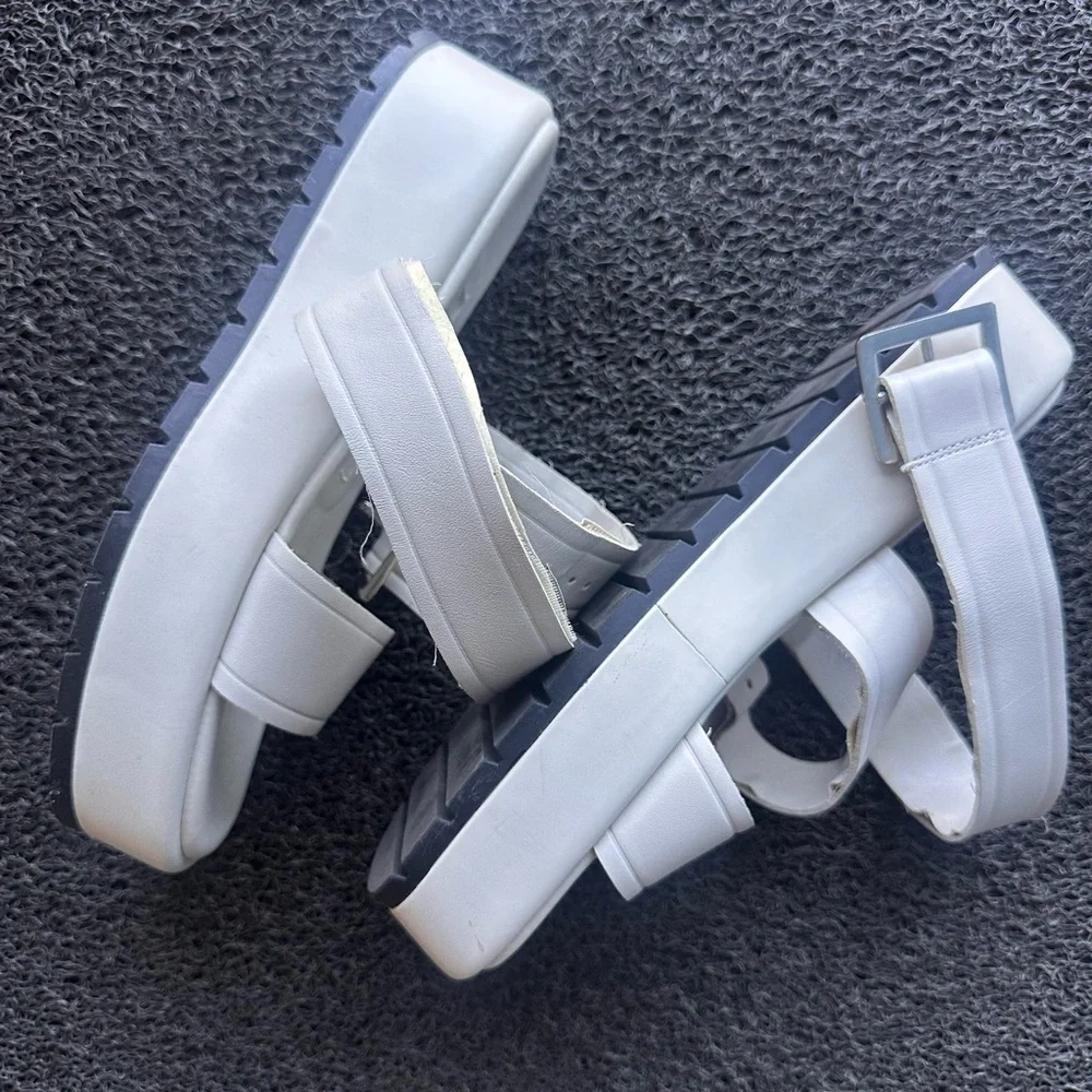 Zara Beige White Women's Sandals size 8‎